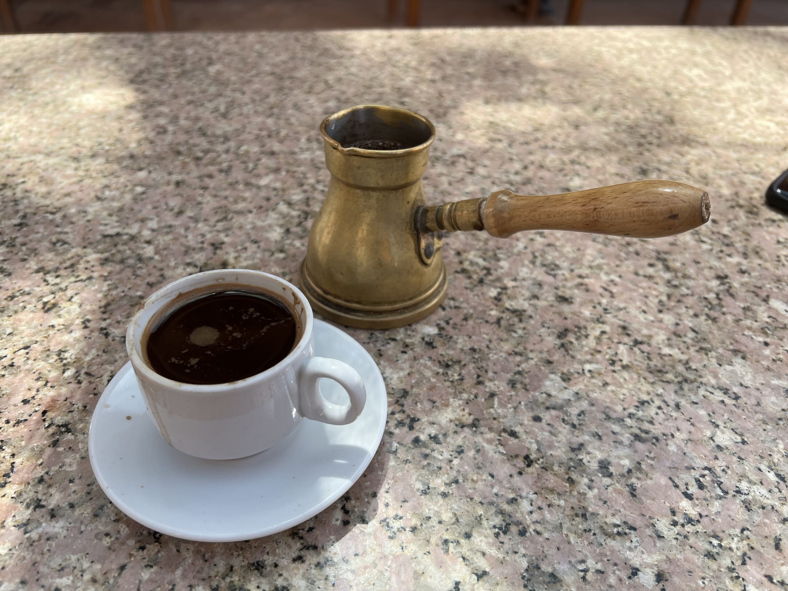 Bine meritata cafea cu cardamom, la ibric. A meritat sa urc 1000 de trepte.